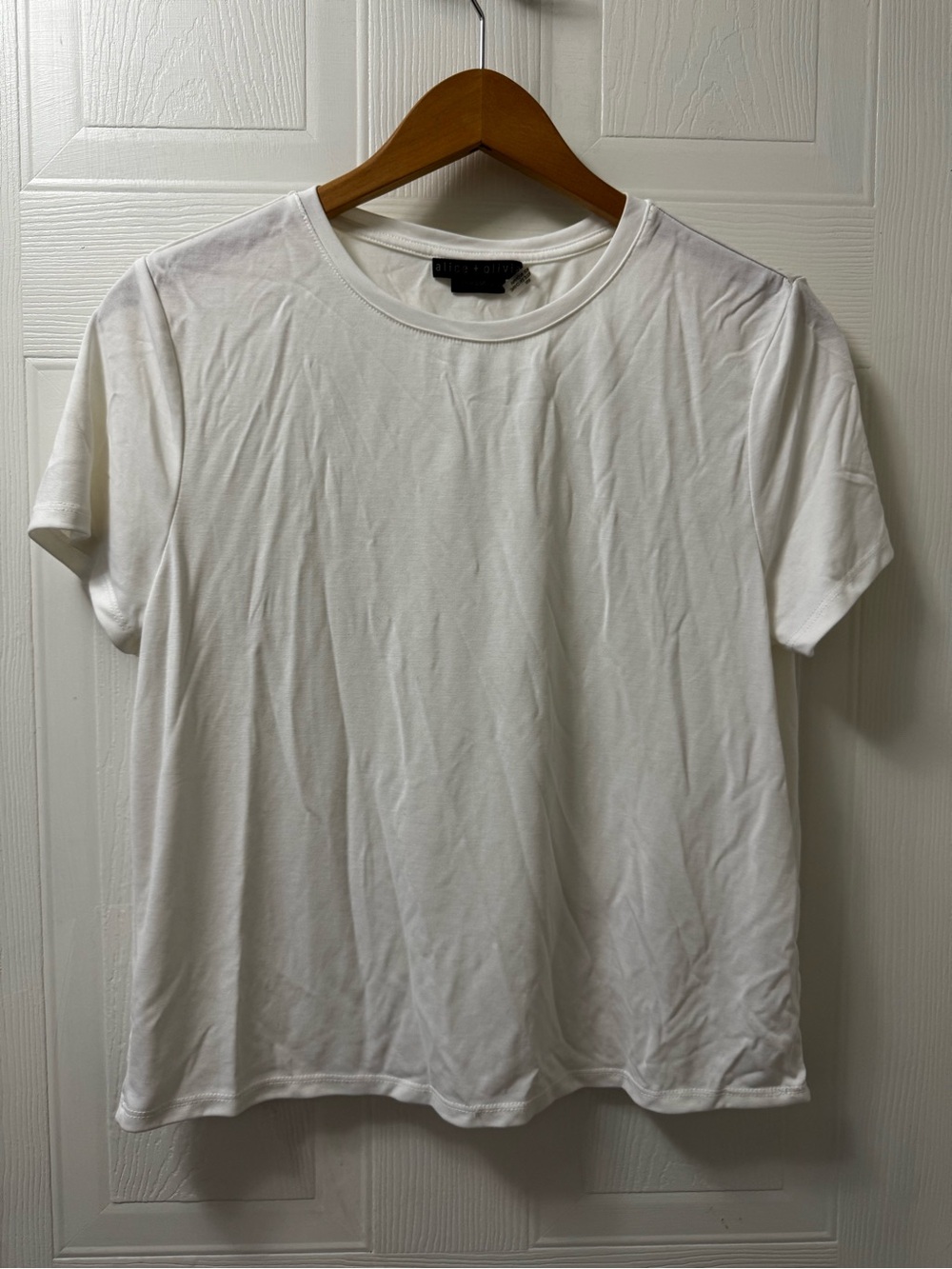 Alice + Olivia White Crewneck Short Sleeve Tee